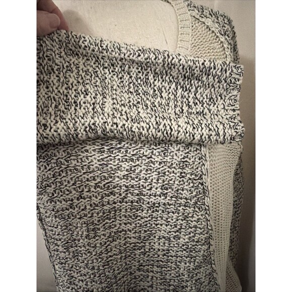 Quinn Women’s Mediums Beige Sweater Long Sleeve - Picture 4 of 7